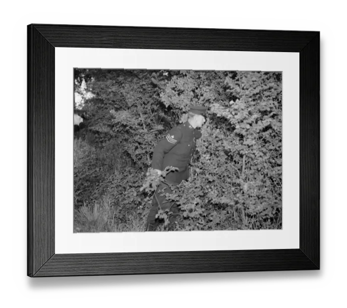 Framed Print : Police search the undergrowth for the lost child in Northcray, Kent