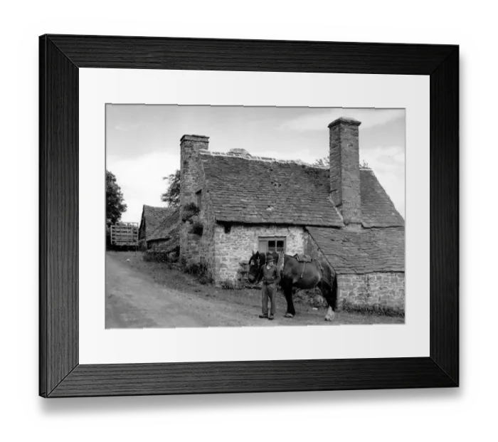 Framed Print : 17 Century farmhouse Welsh Border in Herefordshire