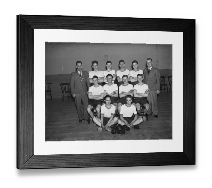 Framed Print : The Dartford Territorial Army boxing team pose for a group photo. 14 January 1939 Framed Print : The Dartford Territorial Army boxing team pose for a group photo. 14 January 1939