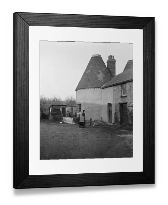 Framed Print : Hop kiln converted to a house in Birchwood, Kent. 1939