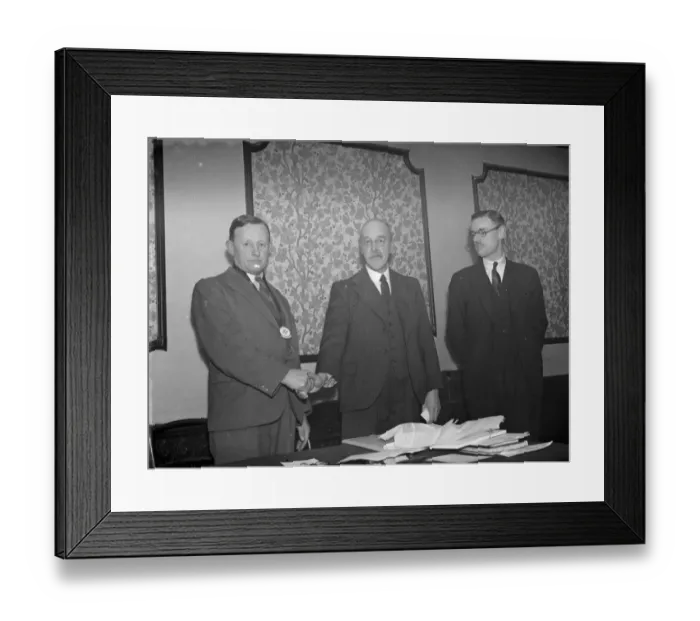 Framed Print : Mr T V Linnell, Mr W Eldred and Mr D Kingston at the Orpington Chamber of Commerce Framed Print : Mr T V Linnell, Mr W Eldred and Mr D Kingston at the Orpington Chamber of Commerce
