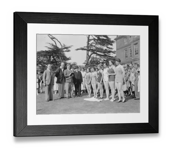 Framed Print : The North Kent Tennis Association at the Lullingstone Castle manor house in Kent Framed Print : The North Kent Tennis Association at the Lullingstone Castle manor house in Kent