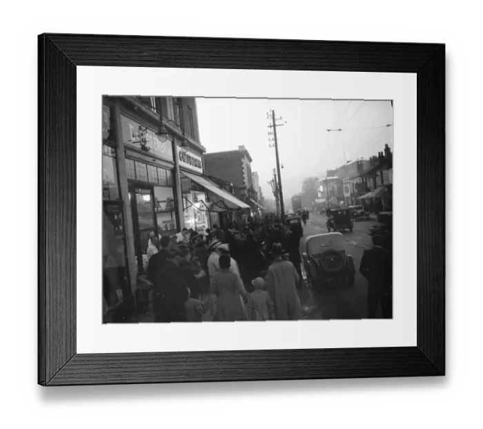 Framed Print : Shoppers in Bexleyheath, Kent. 1935 Framed Print : Shoppers in Bexleyheath, Kent. 1935