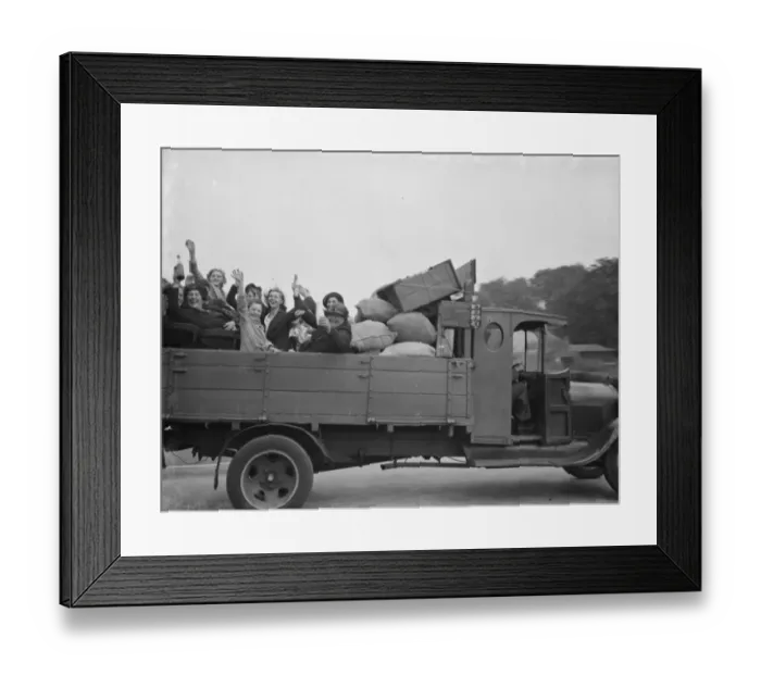 Framed Print : Hop pickers in East Peckham riding in the back of a truck. 1 September 1938 Framed Print : Hop pickers in East Peckham riding in the back of a truck. 1 September 1938
