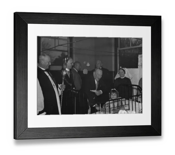 Framed Print : Mr E W Meyerstein, the High Sherrif of Kent, speaking to some young patients in Framed Print : Mr E W Meyerstein, the High Sherrif of Kent, speaking to some young patients in