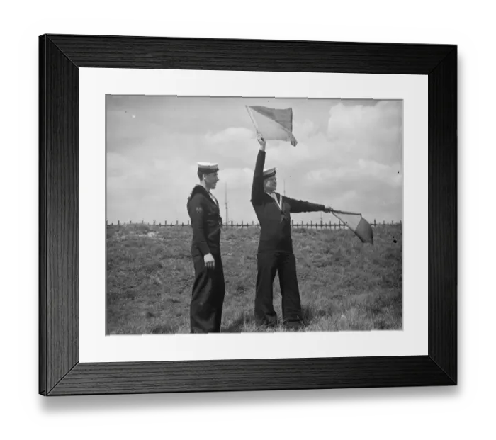 Framed Print : Royal navy reserve volunteers in camp at Greenhithe. A signalman learns Flag Framed Print : Royal navy reserve volunteers in camp at Greenhithe. A signalman learns Flag