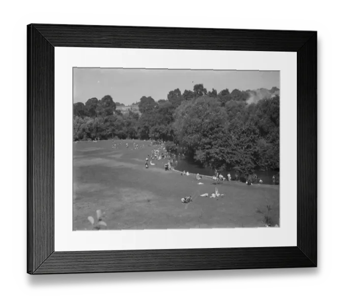 Framed Print : Children find cool spot, Central Park Dartford. 1937 Framed Print : Children find cool spot, Central Park Dartford. 1937