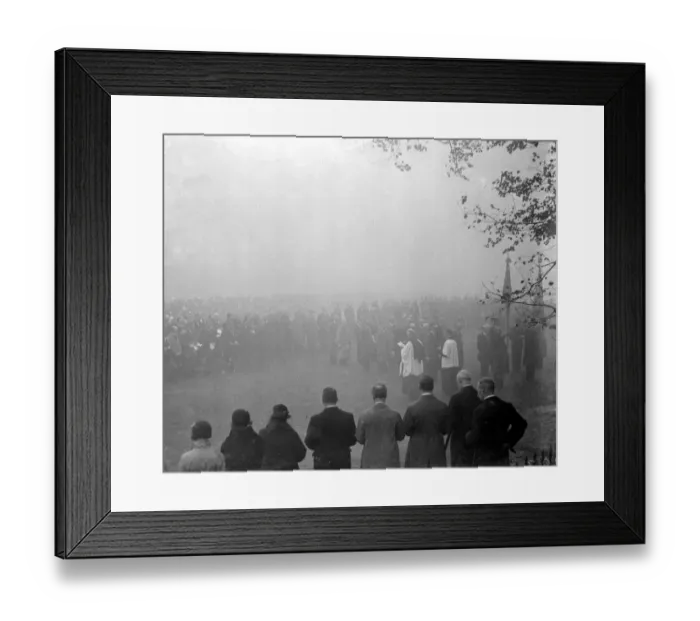 Framed Print : Sidcup Armistice Day in the fog. 11 November 1934 Framed Print : Sidcup Armistice Day in the fog. 11 November 1934