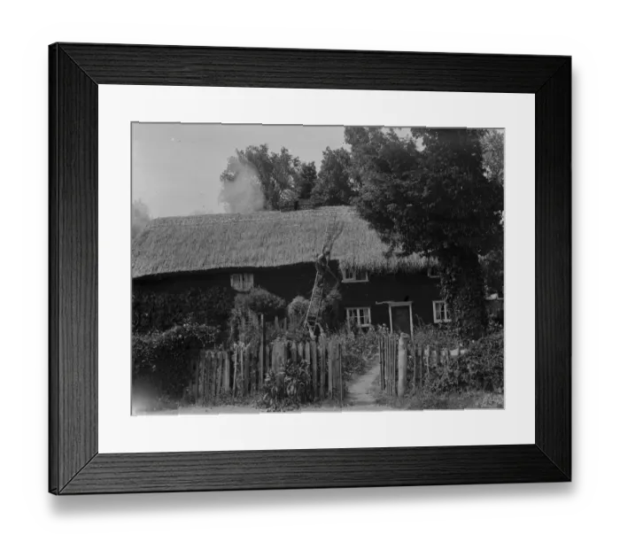 Framed Print : A man thatching the roof of a cottage in Hartley, Kent. 10 June 1937 Framed Print : A man thatching the roof of a cottage in Hartley, Kent. 10 June 1937