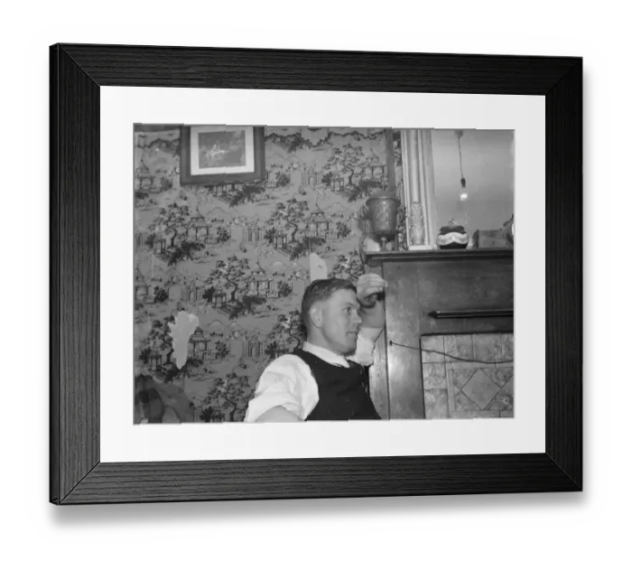 Framed Print : Mr Pope (left) whose daughter, Dorothy Pope, went missing and was found following