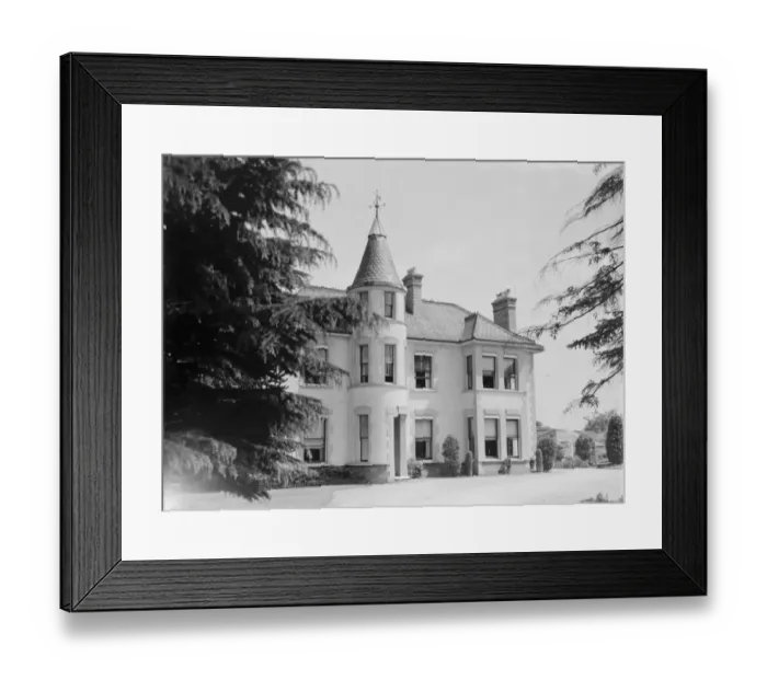 Framed Print : Hillcroft house in Crocken Hill, Kent. 1937 Framed Print : Hillcroft house in Crocken Hill, Kent. 1937