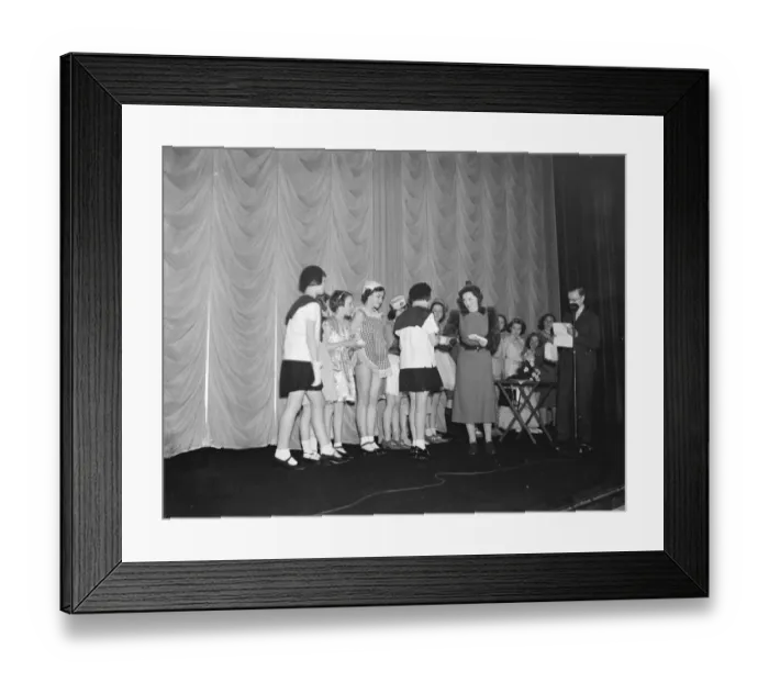 Framed Print : British actress miss Belle Chrystall at the Odeon cinema in Sidcup, Kent Framed Print : British actress miss Belle Chrystall at the Odeon cinema in Sidcup, Kent