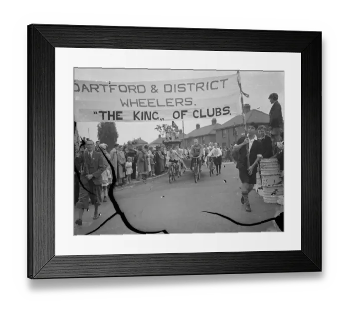 Framed Print : The Dartford & District Wheelers Club in the Dartford Carnival procession Framed Print : The Dartford & District Wheelers Club in the Dartford Carnival procession