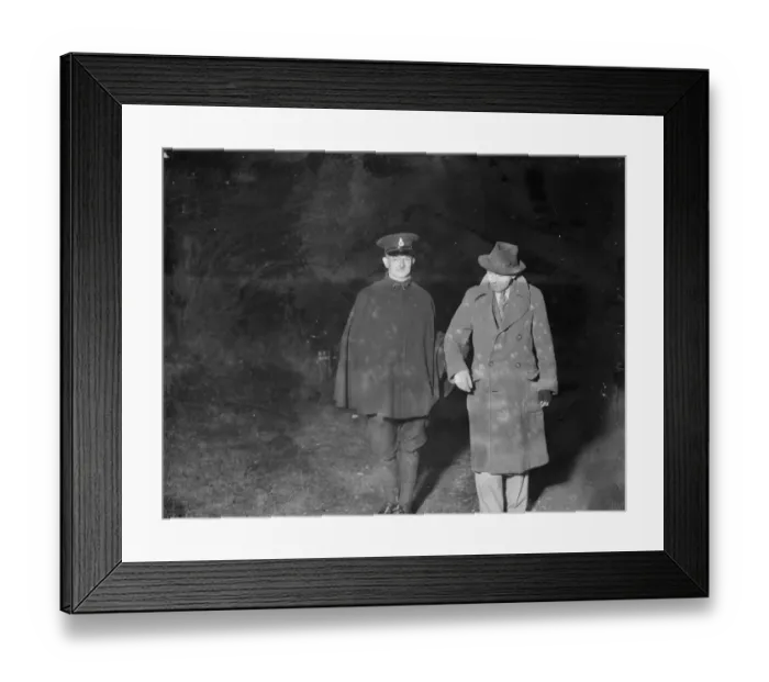 Framed Print : Ghost hunters go in search of the Meopham ghost. 10 March 1936 Framed Print : Ghost hunters go in search of the Meopham ghost. 10 March 1936