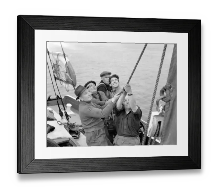 Framed Print : Barge Race (Sailing) preparations for final race Sara (Left to right - J Uglow