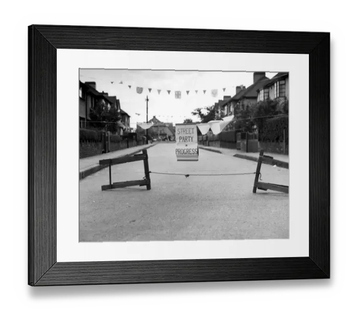 Framed Print : This sign tells its own story - at Arlington Close, Sidcup, Kent, one of themany Framed Print : This sign tells its own story - at Arlington Close, Sidcup, Kent, one of themany