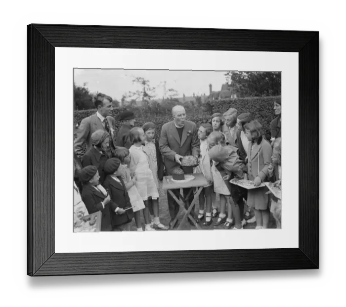 Framed Print : Canon Rs Greaves shows of a cake to children in Chislehurst, Kent Framed Print : Canon Rs Greaves shows of a cake to children in Chislehurst, Kent