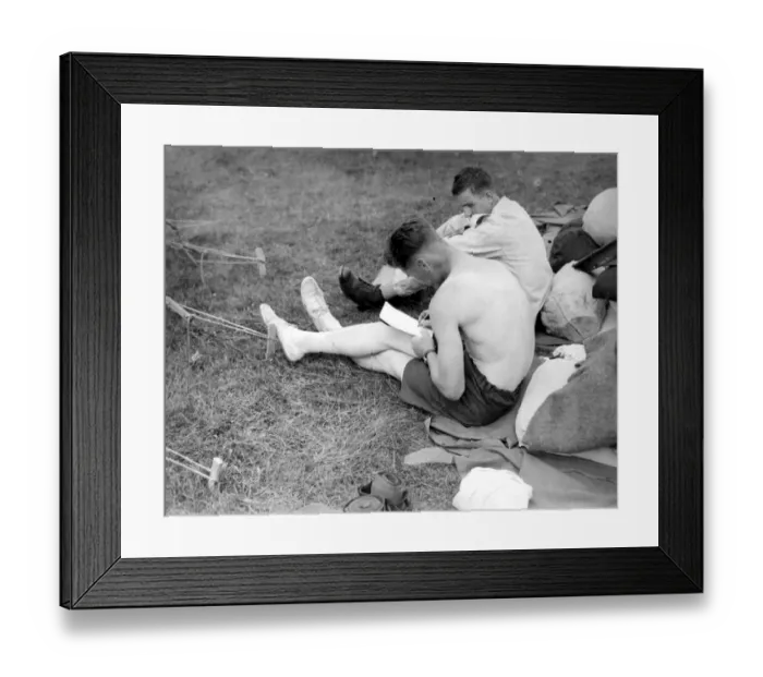 Framed Print : Home Front 1939. West Kent Territorials in camp on the South Coast Framed Print : Home Front 1939. West Kent Territorials in camp on the South Coast
