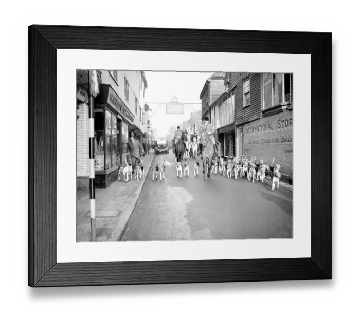 Framed Print : Under the Gallows at Edenbridge The Old Surrey and Burstow Hunt moves off after Framed Print : Under the Gallows at Edenbridge The Old Surrey and Burstow Hunt moves off after
