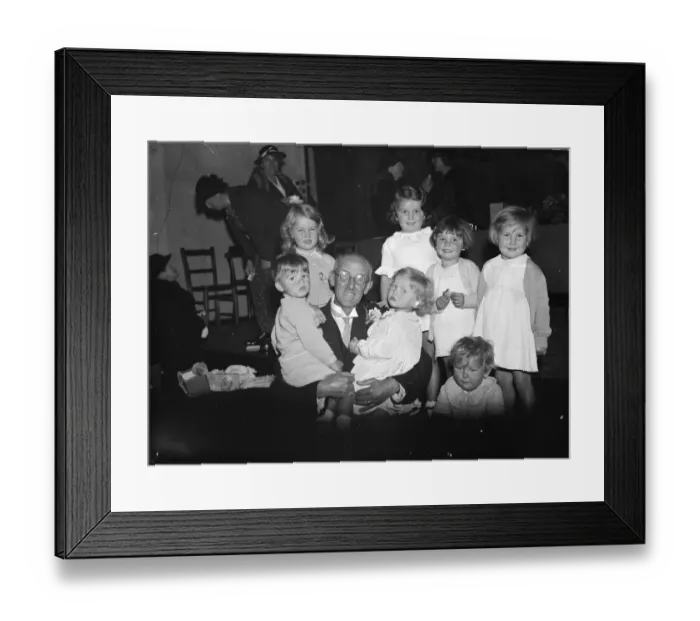 Framed Print : Dr Jowett with his arms full at the Dartford baby show. 25 October 1935 Framed Print : Dr Jowett with his arms full at the Dartford baby show. 25 October 1935