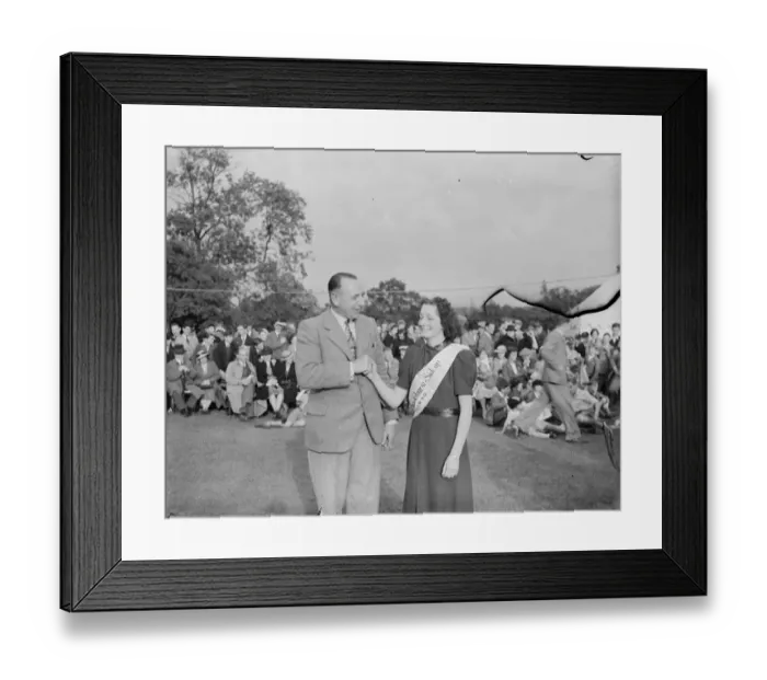 Framed Print : Sidcup Jubilee fete in Kent. Mr Brown and Miss M Bloice. 1939