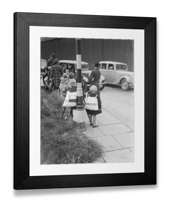Framed Print : In response to the dangers of war the British government launched a scheme to evacuate Framed Print : In response to the dangers of war the British government launched a scheme to evacuate