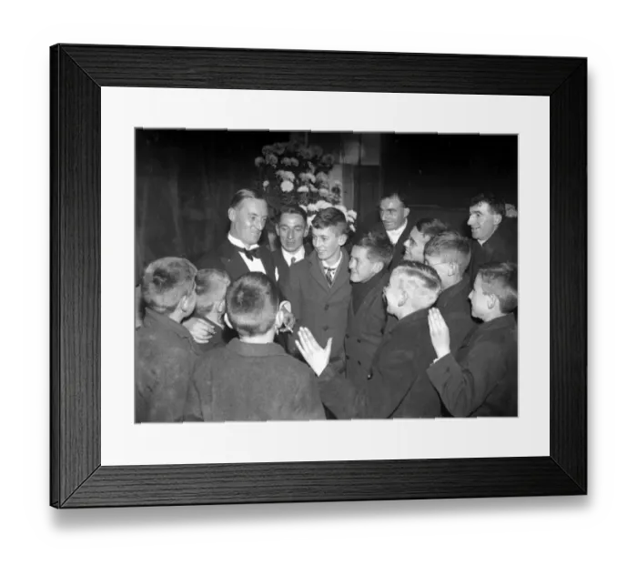 Framed Print : Sir M Campbell at Chislehurst, Kent, talking with youths. 1934