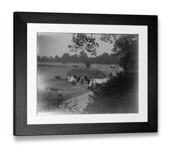Framed Print : Thatched cottage at Perry Street, Chislehurst, Kent. 1935 Framed Print : Thatched cottage at Perry Street, Chislehurst, Kent. 1935