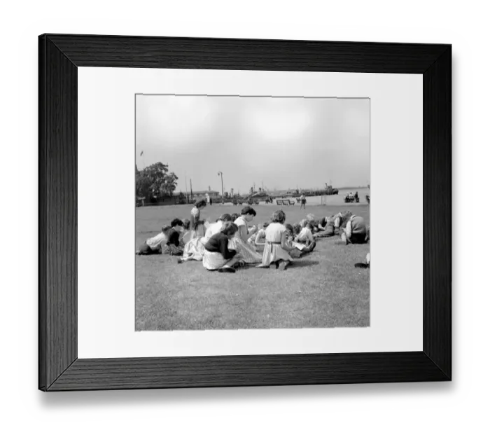 Framed Print : River side lesson: Children of Holy Trinity Church of England School, Gravesend, Kent Framed Print : River side lesson: Children of Holy Trinity Church of England School, Gravesend, Kent