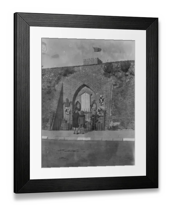 Framed Print : Armistice memorial service in Crayford, Kent. Two boys pay their respect