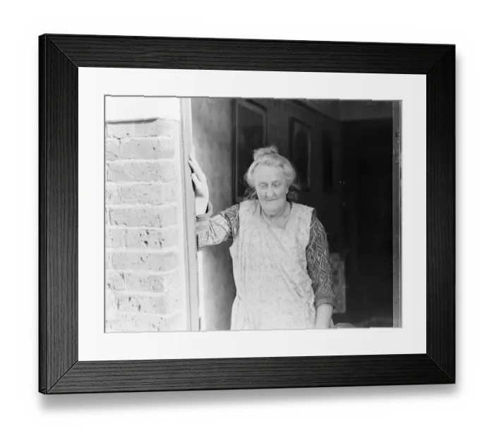 Framed Print : Mrs Duncan of Bromley, Kent. 1938 Framed Print : Mrs Duncan of Bromley, Kent. 1938