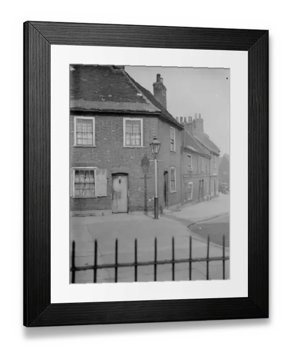 Framed Print : Old cottages on The Hill in Northfleet, Kent. 7 March 1938