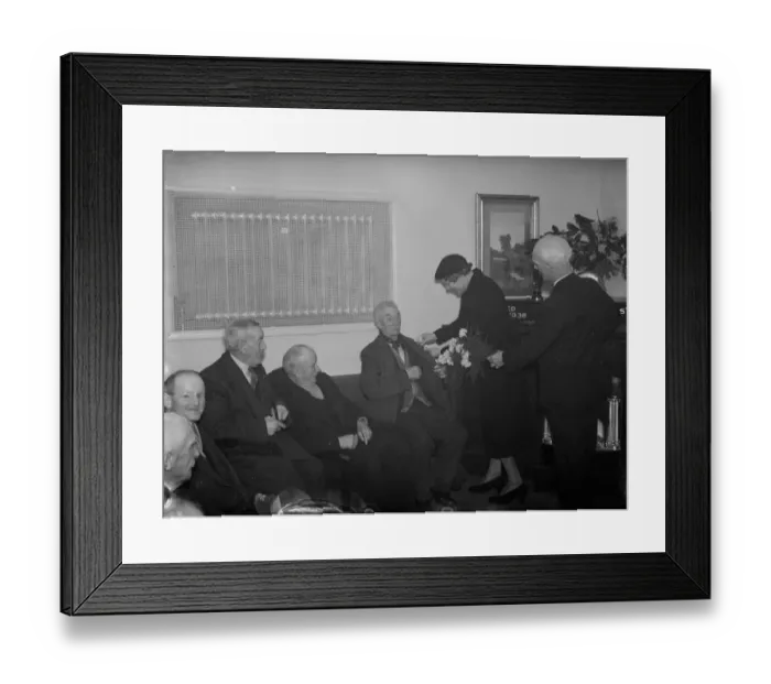 Framed Print : The Dartford Veterans club. Mrs M W Renton is introduced to the members