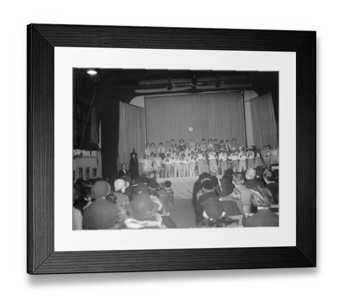 Framed Print : An annunciation concert in Chislehurst, Kent. Children performing the nursery Framed Print : An annunciation concert in Chislehurst, Kent. Children performing the nursery