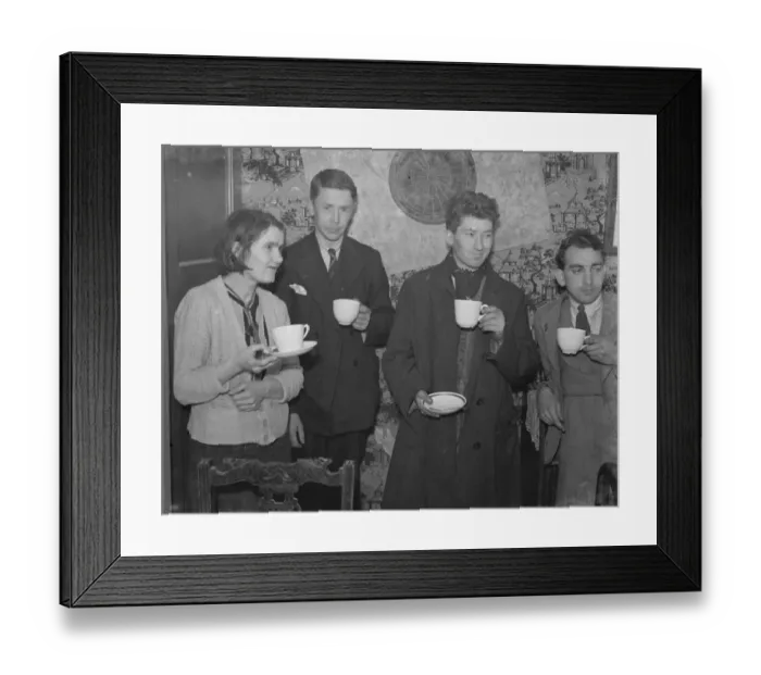 Framed Print : Mrs Pope whose daughter, Dorothy Pope, went missing and was found following a police Framed Print : Mrs Pope whose daughter, Dorothy Pope, went missing and was found following a police