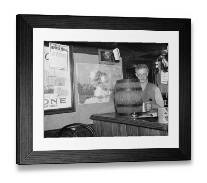Framed Print : The interior of Ye Old George Inn in Shoreham. 1938