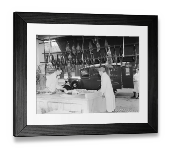 Framed Print : A Bedford truck belonging to Pearce Bros Ltd, the fishmongers and poulterers, parked