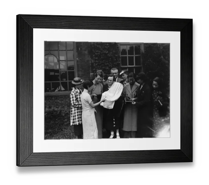 Framed Print : Oversees visitors at Lullingstone Castle. 25 May 1937 Framed Print : Oversees visitors at Lullingstone Castle. 25 May 1937