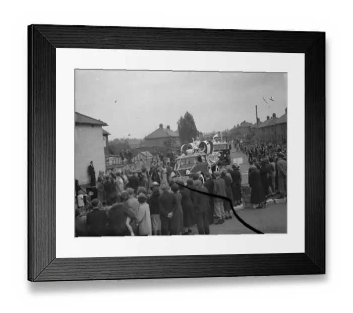 Framed Print : Miss Joan, the Dartford Carnival Queen, and her retinue on the back of a flatbed Framed Print : Miss Joan, the Dartford Carnival Queen, and her retinue on the back of a flatbed