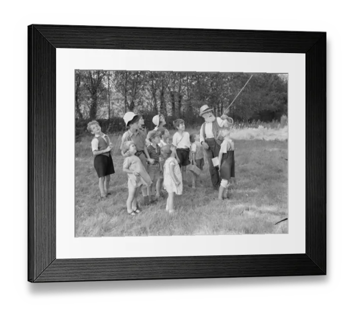 Framed Print : Evacuated children in Wye, Kent, England. 1939 / 40 Framed Print : Evacuated children in Wye, Kent, England. 1939 / 40