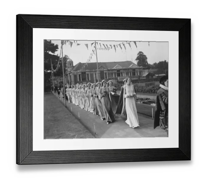 Framed Print : The Dartford Carnival Queen and her attendees in the procession before her coronation Framed Print : The Dartford Carnival Queen and her attendees in the procession before her coronation