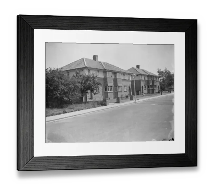 Framed Print : Willet Gardens in Petts Wood, Kent. 1939 Framed Print : Willet Gardens in Petts Wood, Kent. 1939