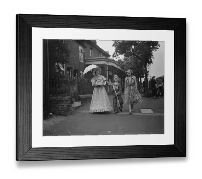 Framed Print : Fancy dress at the Eynsford Womens Institute Flower Show. Miss Lily Laurence