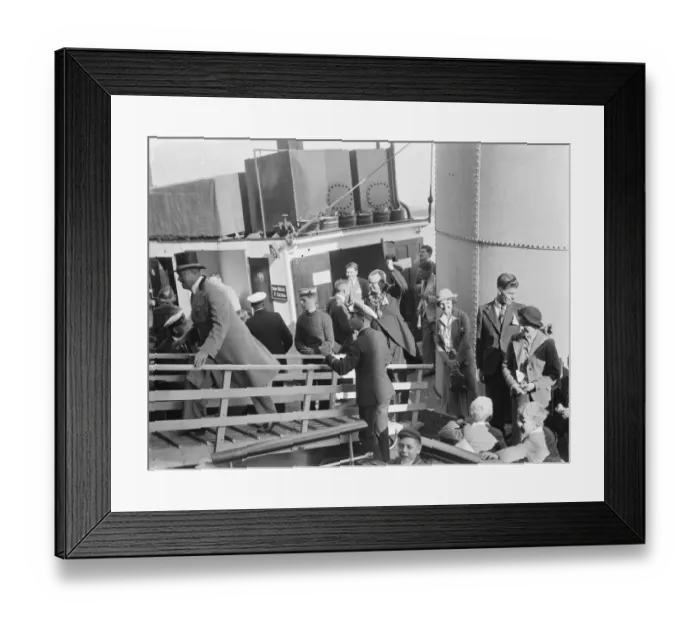 Framed Print : In response to the dangers of war the British government launched a scheme to evacuate Framed Print : In response to the dangers of war the British government launched a scheme to evacuate