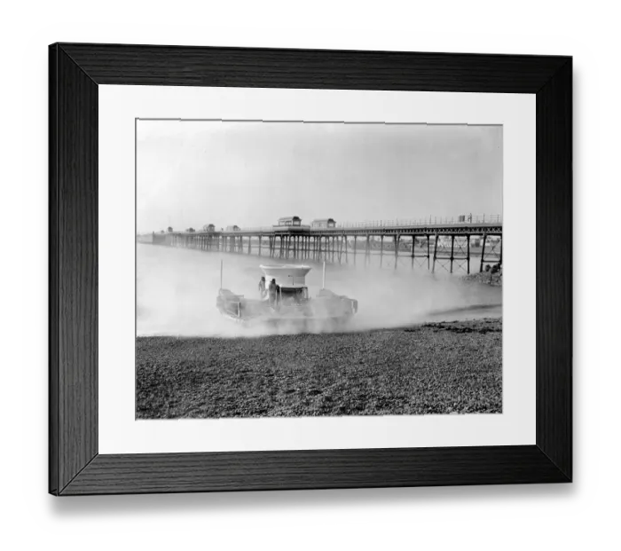 Framed Print : Dover, Kent: Britains Hovercraft, The SR-N 1 flying saucer, Kicks up a fine spray Framed Print : Dover, Kent: Britains Hovercraft, The SR-N 1 flying saucer, Kicks up a fine spray