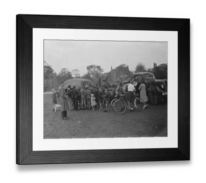 Framed Print : A Fordson WOT 1 barrage balloon winch lorry in Erith, London. 1938