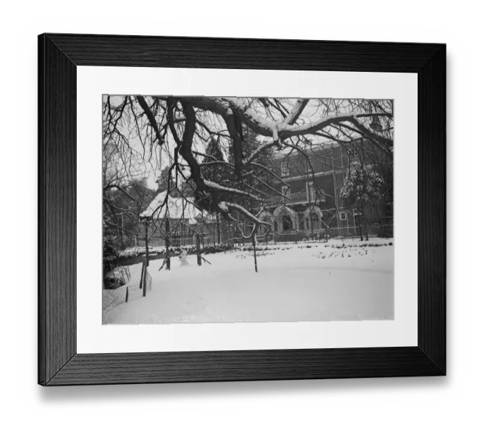 Framed Print : The Lion pub in Farningham, Kent. 1938