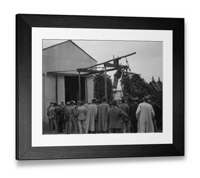 Framed Print : McConnel hinds, looking for pickers. 1937 Framed Print : McConnel hinds, looking for pickers. 1937