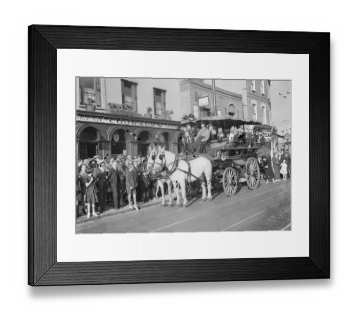 Framed Print : An old stagecoach crammed with passengers rolling down Deptford High Street Framed Print : An old stagecoach crammed with passengers rolling down Deptford High Street