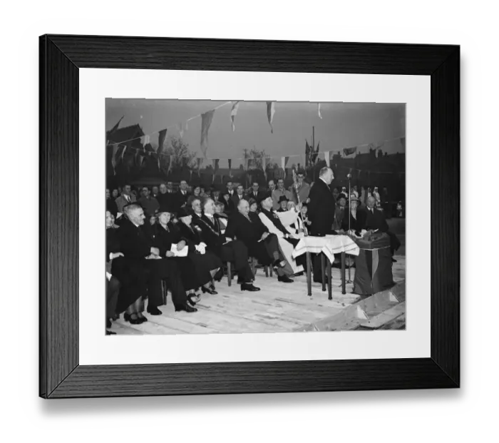 Framed Print : Mr EW Meyerstein, the High Sherrif of Kent, speaking at the laying of the foundation